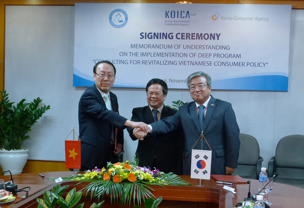 Various events were held to revitalize consumer policy in Vietnam