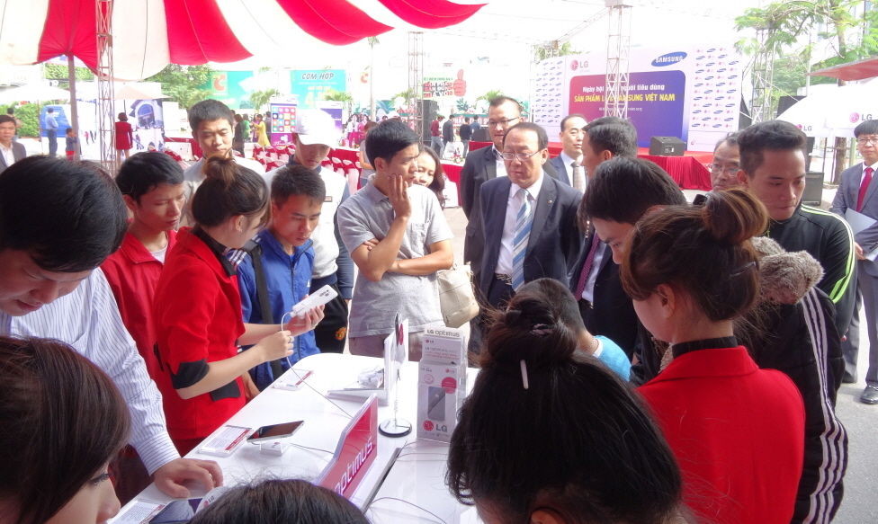 Various events were held to revitalize consumer policy in Vietnam