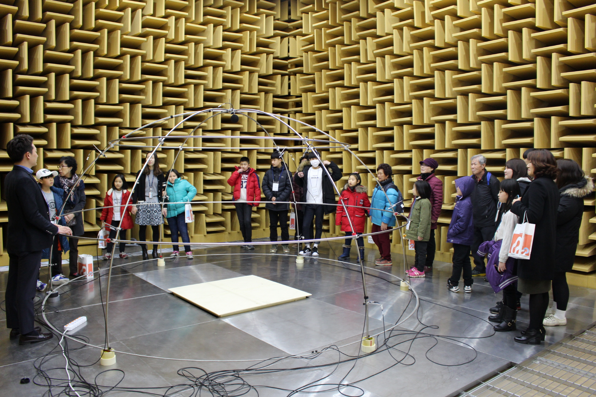 한국소비자원, 설맞이 소년소녀 가장 초청 격려금 및 생필품 지급 2번째 이미지