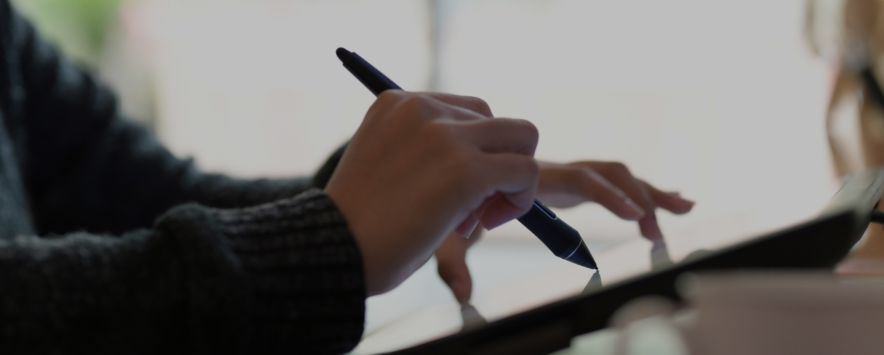 작은 네모 칸에 그리는 일상 <br>“순간을 포착해 인스타툰 그려요”